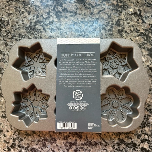 NORDIC WARE Frozen Snowflake Cakelet Pan NWT - Picture 3 of 5